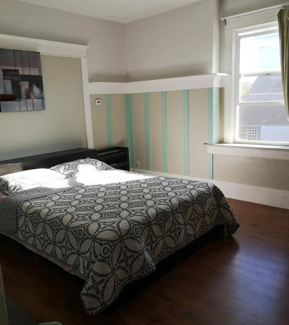Rum i privatbostad Mayfair Mall Family Inn Kanada