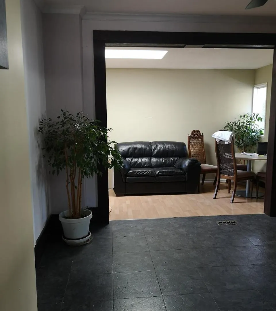 Mayfair Mall Family Inn Victoria